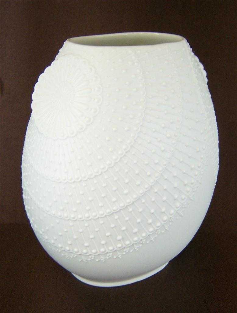 [16072800177] Vase 17 cm AK Kaiser Porzellan Weiß M.Frey gebraucht - sehr gut Bild 3
