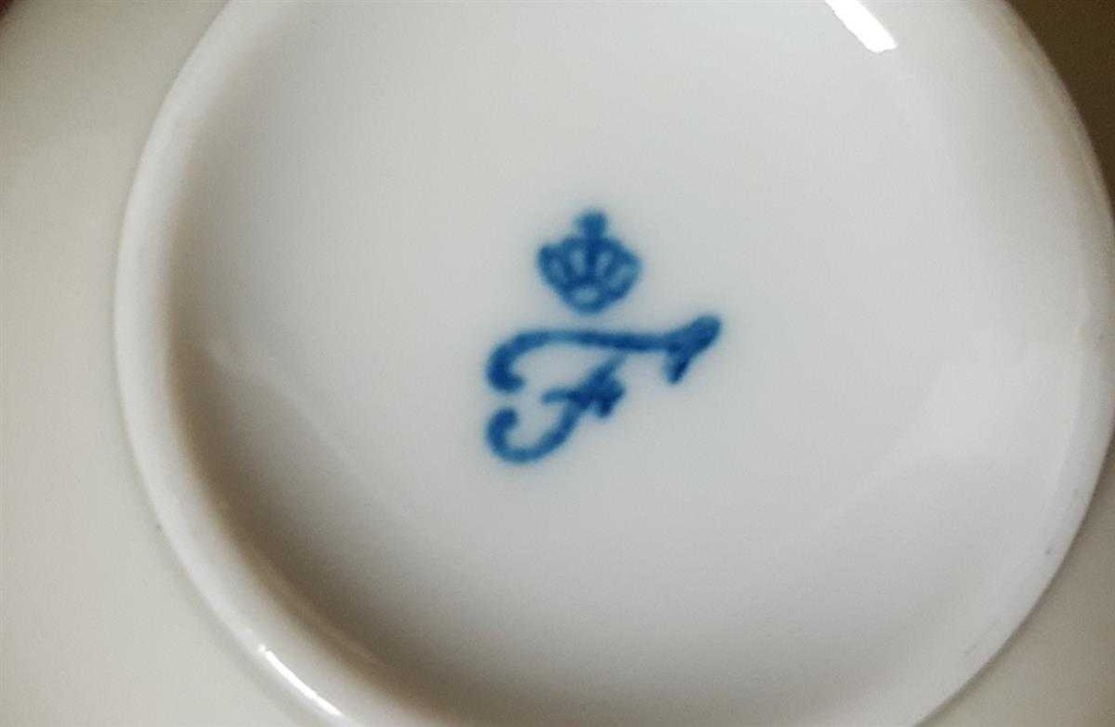 [16081900304] Kaffeetasse Tasse Goldrand Fürstenberg Alt Rose 02575 gebraucht - gut Bild 3