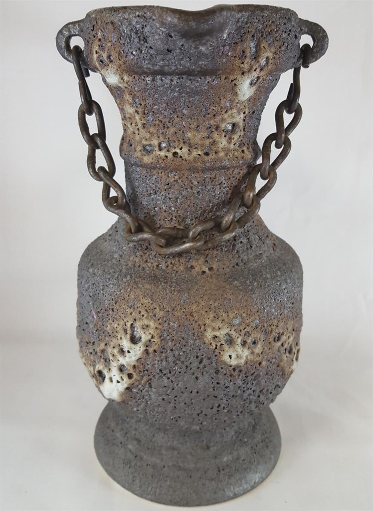 [161111325] Fat Lava Keramik Krug Vase Kanne mit Metallkette Handarbeit 70er Jahre Bild 3