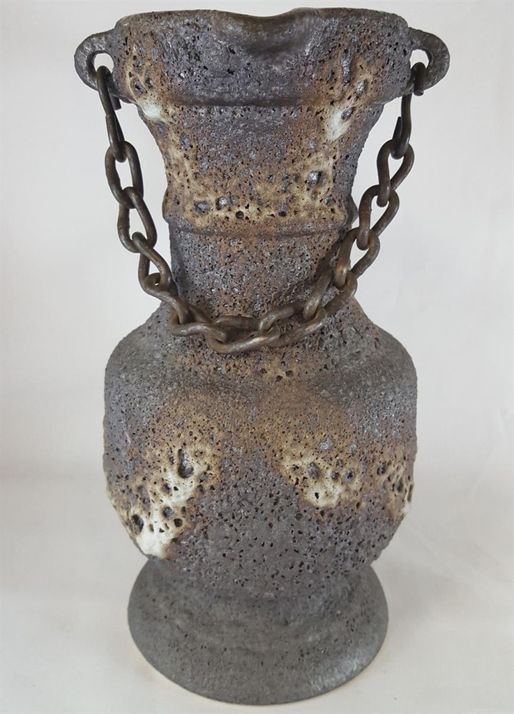 [161111325] Fat Lava Keramik Krug Vase Kanne mit Metallkette Handarbeit 70er Jahre Bild 4