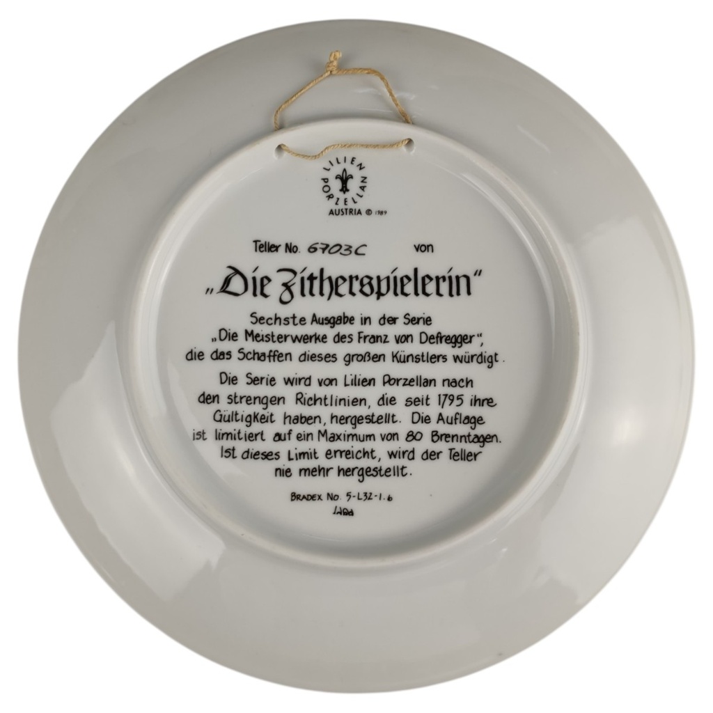 [1818389] Wandteller Lilien Porzellan Die Meisterwerke des Franz von Defregger Zitherspielerin gebraucht - neuwertig Bild 3