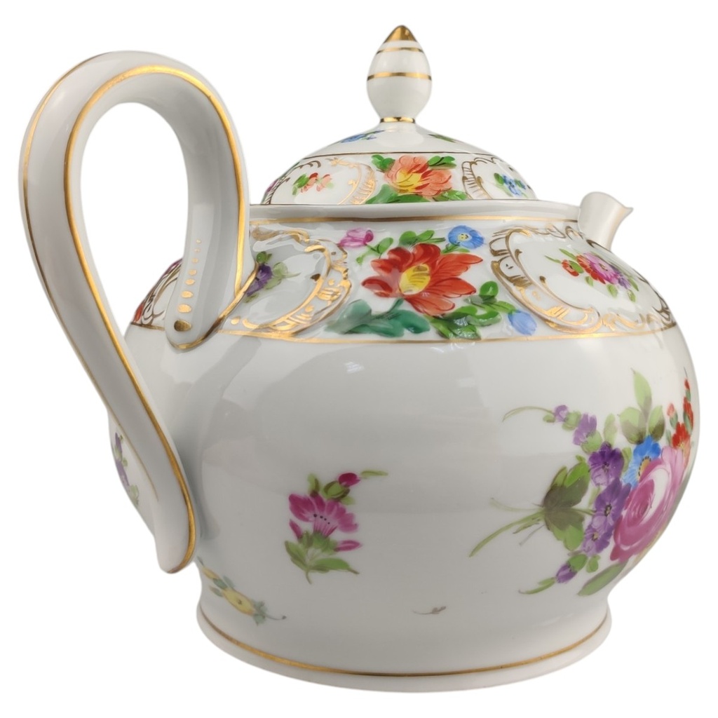 [1823045] Teekanne 1,1 L Dresden Zierporzellan Blumendekor Goldrand gebraucht - sehr gut Bild 3