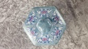 [458110510] Deckeldose 6-Eckig 10,8 H 17 cm Porzellan blau grün rote Blume Bild 2