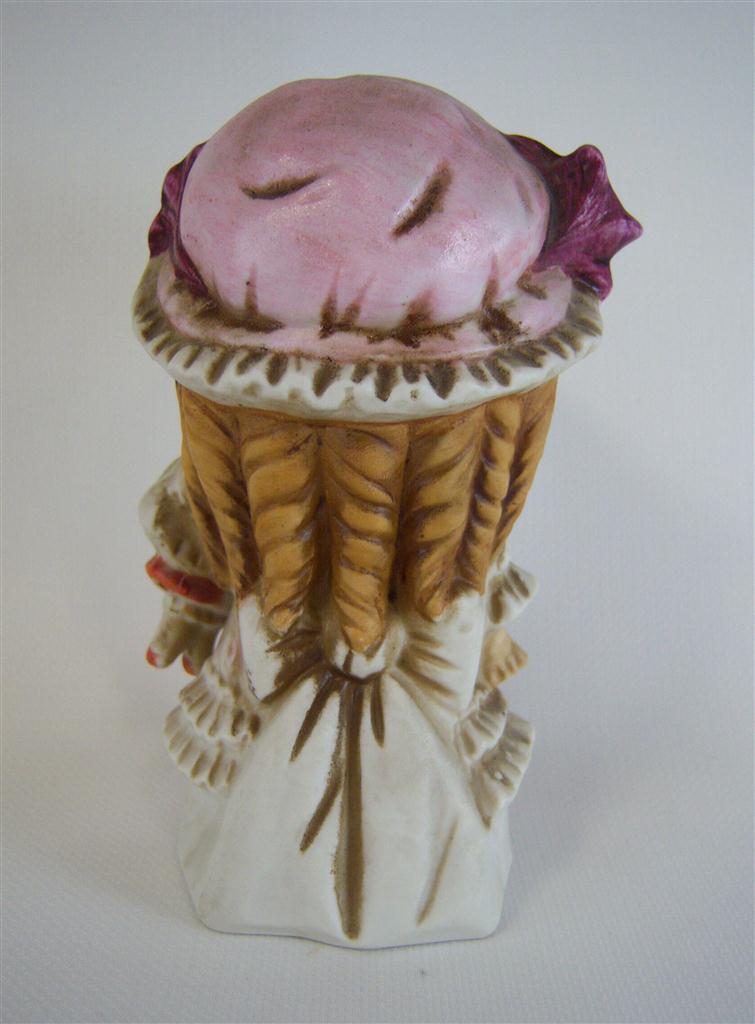 [4581123] Porzellanfigur Mädchen mit Hut und Puppe 13 cm Bild 3