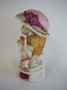 [4581123] Porzellanfigur Mädchen mit Hut und Puppe 13 cm Bild 4