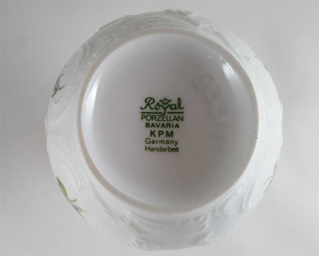 [45811453] Vase Royal KPM Bavaria Handarbeit mit Goldrand Bunte Blumen H 11,2 cm Bild 6
