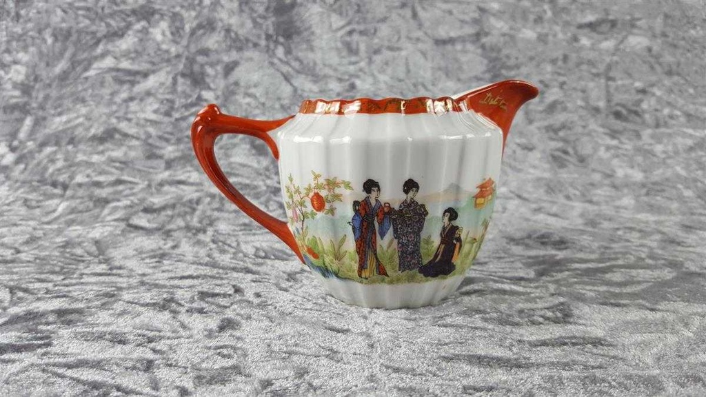 [458117909] Milchkännchen Unbekannte Hersteller Tiefenfurt Asiatisches Porzellan Motiv Geishas gebraucht - gut Bild 3