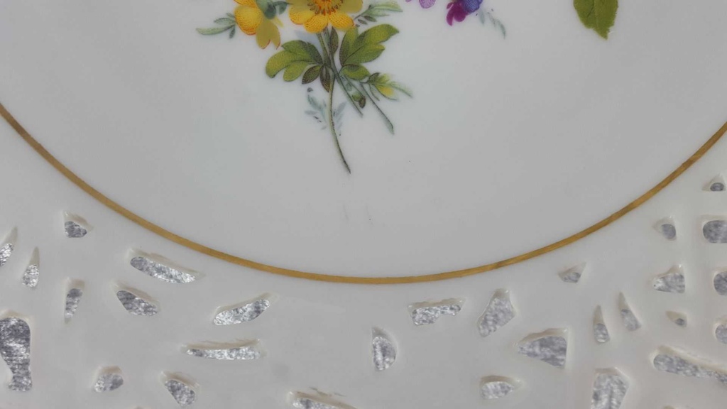 [458118343] Schale Durchbruchschale Goldrand Durchbrucharbeit 23 cm Marienbad Ingres Weiss bunte Blumen gebraucht - gut Bild 2