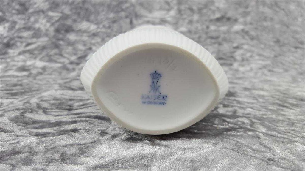 [458119032] Vase Blumenvase mit Signatur 20,1 cm AK Kaiser Porzellan Weiß M.Frey gebraucht - sehr gut Bild 6
