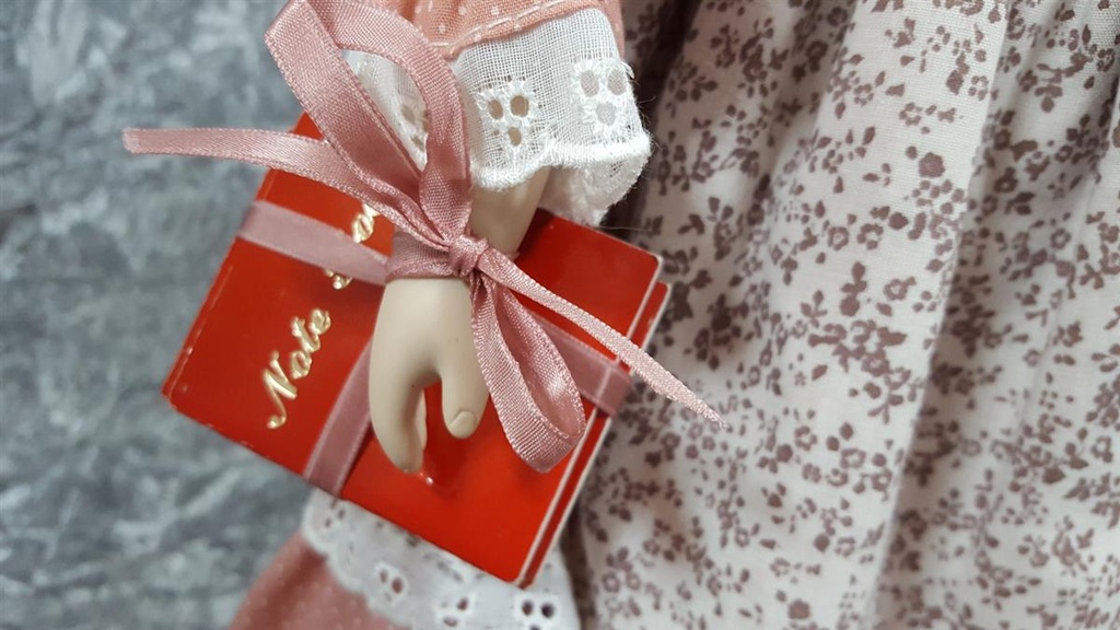 [458119121] Puppe Porzellanpuppe Sammlerpuppe 45 cm Gilde Handwerk gebraucht - gut Bild 7