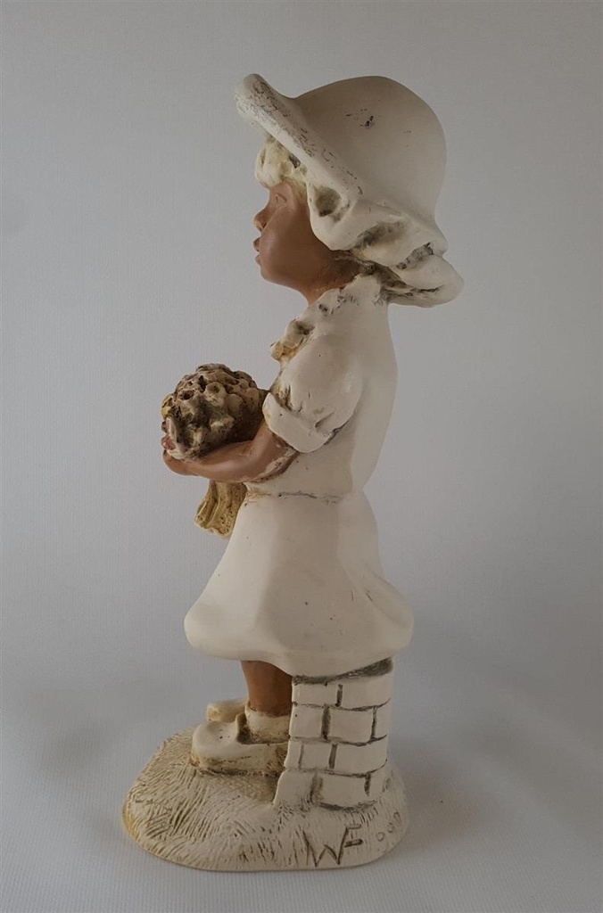 [45812317] Wohnform Figur Mädchen mit Blumenstrauß Massiv Handarbeit H 22,2 cm Bild 4
