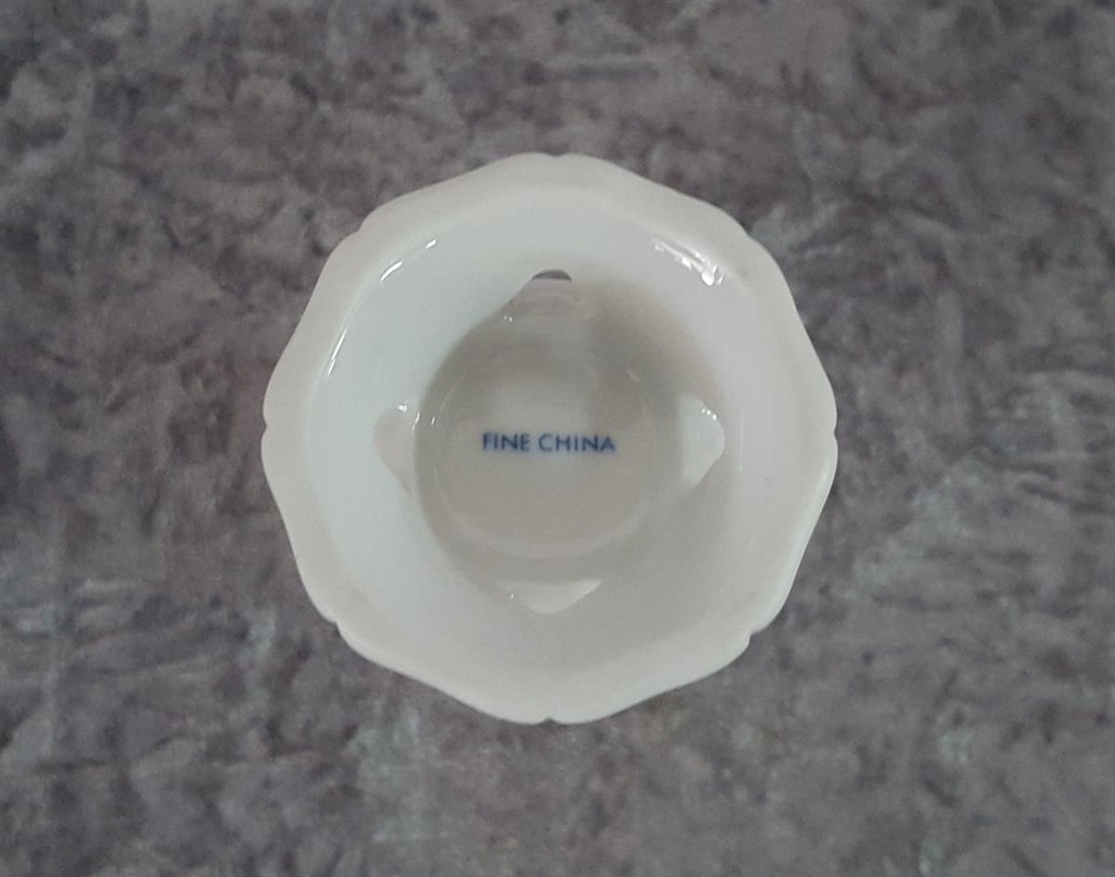 [458128082] Vase Blumenvase 13,9 cm Fine China Weiß gebraucht - sehr gut Bild 4