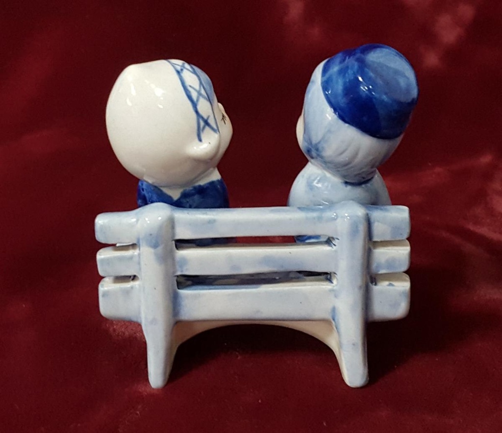 [458128310] Delfts Blauw Figur Paar auf Bank Keramik H 9,8 cm Bild 3