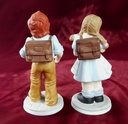 [458128415] Porzellan Figur Mädchen Junge mit Schulranzen Set 2 tlg. H 13,5 cm Bild 3