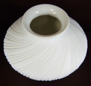 [4581299] Vase mit Signatur 9,8 cm AK Kaiser Porzellan Weiß M.Frey gebraucht - gut Bild 2