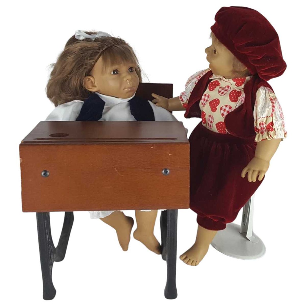 [2118987] 2er Set Charakterpuppen Sammlerpuppen Puppen inkl. Puppenständer mit Schulbank Gusseisen 4tlg. Bild 2