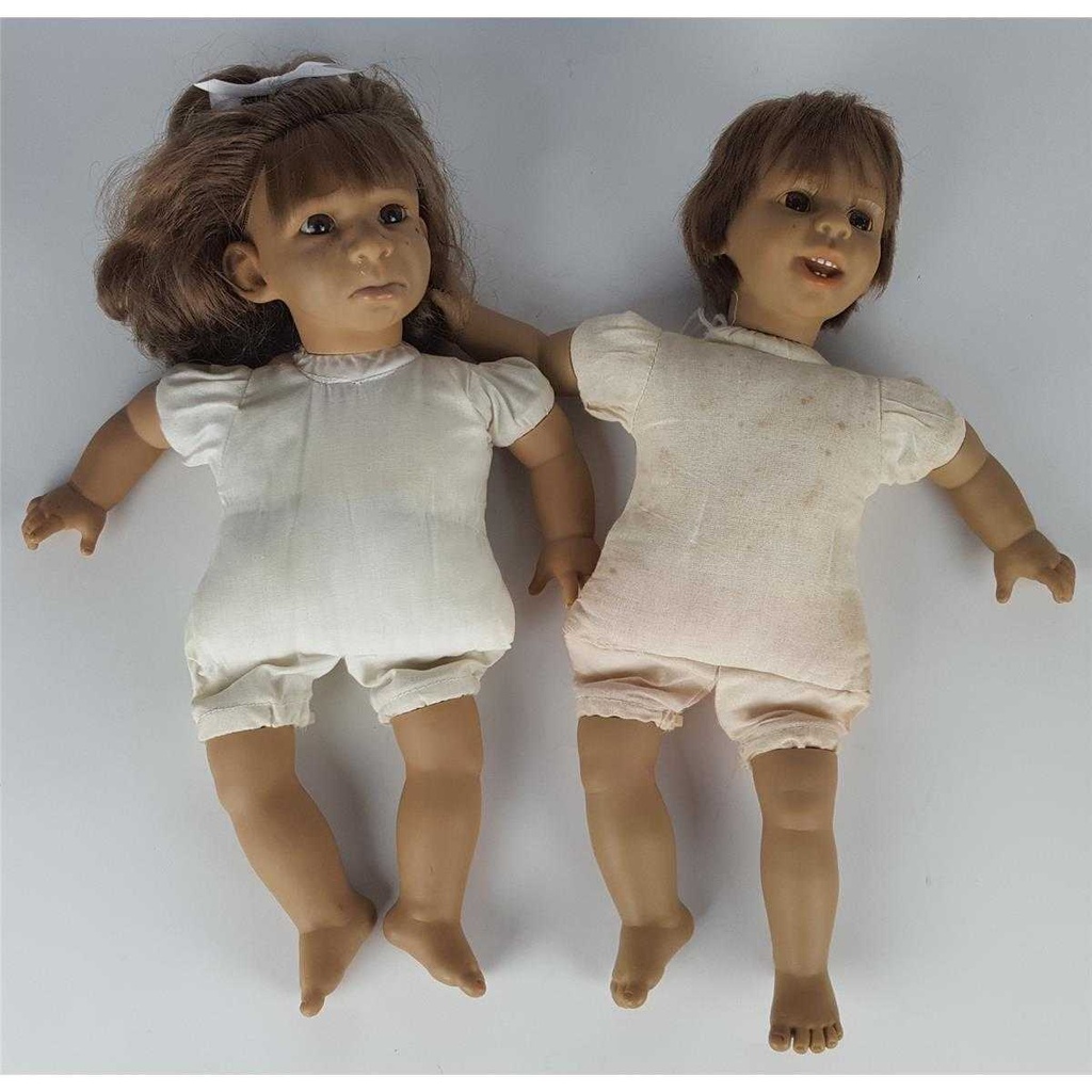 [2118987] 2er Set Charakterpuppen Sammlerpuppen Puppen inkl. Puppenständer mit Schulbank Gusseisen 4tlg. Bild 10