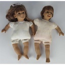 [2118987] 2er Set Charakterpuppen Sammlerpuppen Puppen inkl. Puppenständer mit Schulbank Gusseisen 4tlg. Bild 10