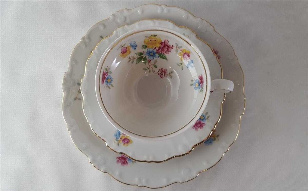 [45813451] Teetasse Tasse Teegedeck Goldrand 3tlg Schirnding Bavaria bunte Blumen gebraucht - akzeptabel Bild 3