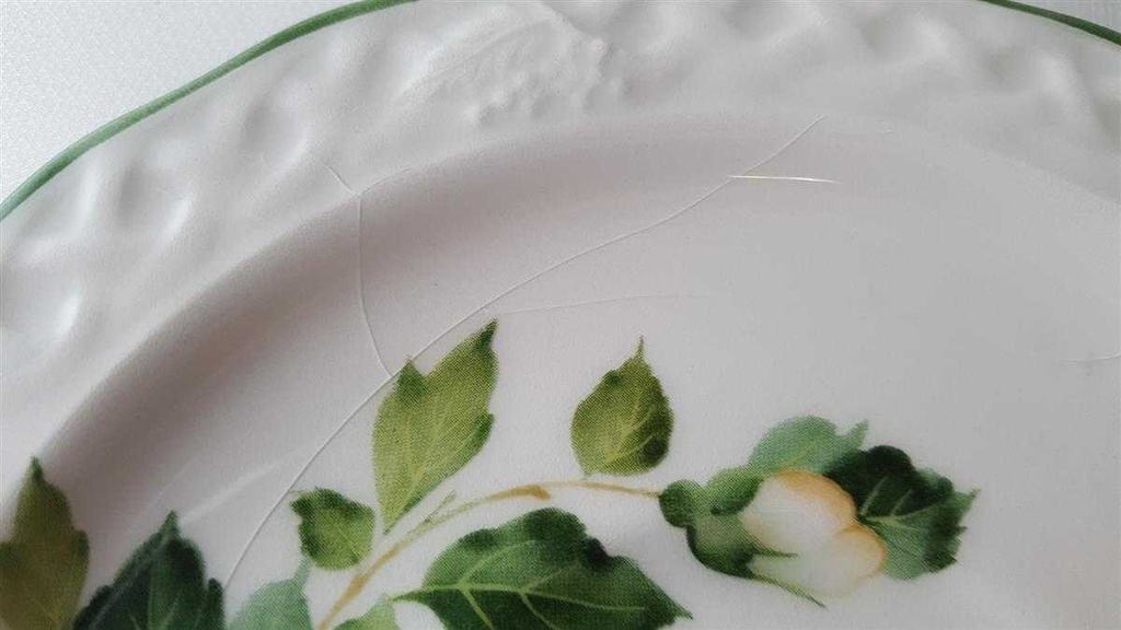 [45813814] Untertasse für Kaffee 17,8 cm Tiffany Boutique Italy weiße Blume mit Grünrand gebraucht - akzeptabel Bild 5