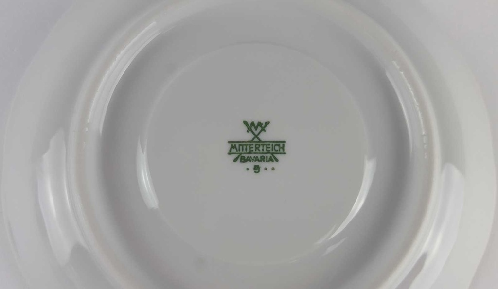 [458138949] Untertasse 14,3 cm Mitterteich Unbekannte Formen Relief weiß Bavaria gebraucht - gut Bild 4