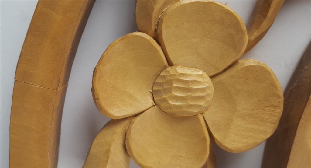 [458138987] Holz Holzschnitzerei Holzkunst Wandbild aus Mädchen mit Blume H 63,2 cm Bild 9
