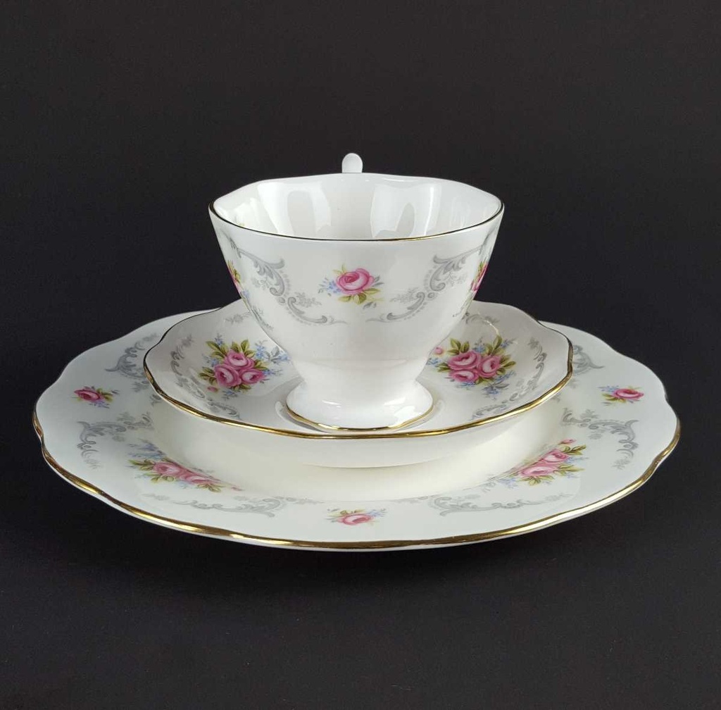 [458139732] Sammeltasse Sammelgedeck Royal Kent Rosendekor Bone China gebraucht - gut Bild 3