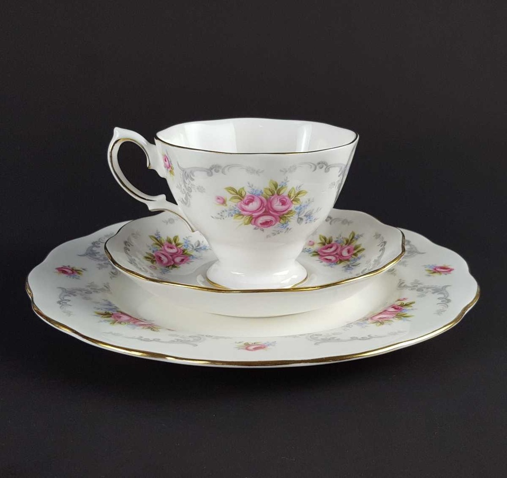 [458139732] Sammeltasse Sammelgedeck Royal Kent Rosendekor Bone China gebraucht - gut Bild 4