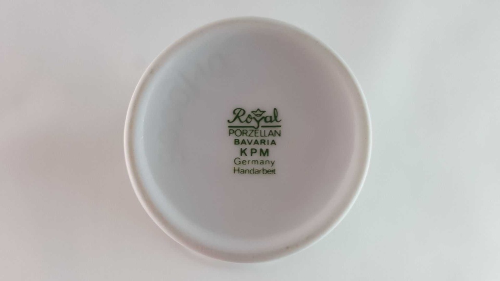 [45813998] Vase Dekorative 10,2 cm Royal KPM Bavaria Unbekannte Formen Weiß Relief gebraucht - sehr gut Bild 6