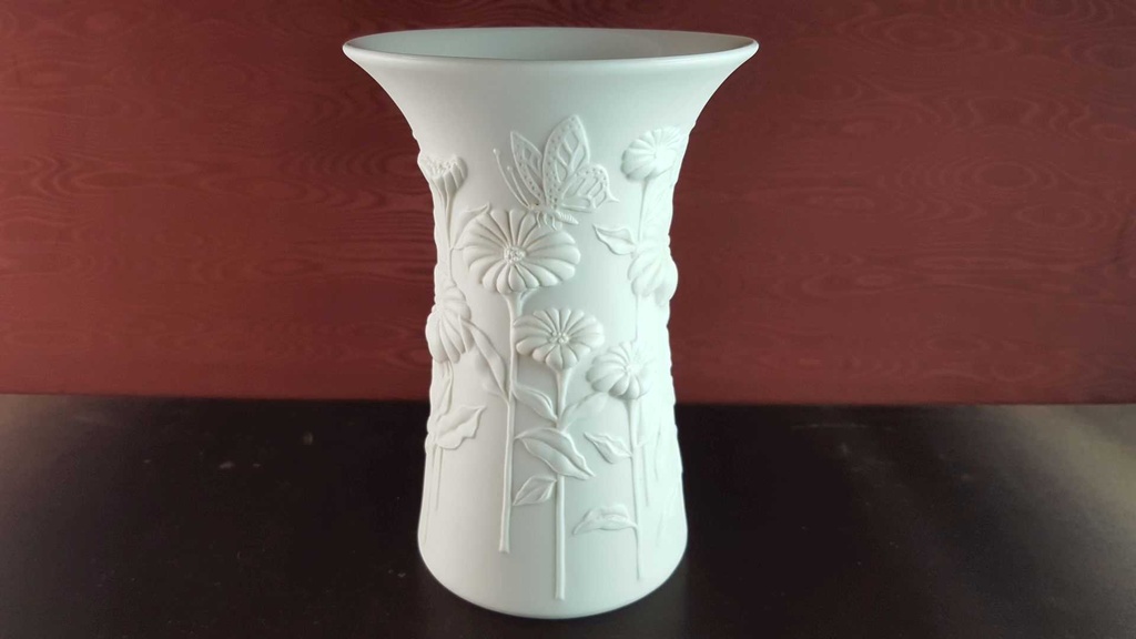[45814006] Vase mit Signatur 16,9 cm AK Kaiser Porzellan Weiß M.Frey gebraucht - gut Bild 3
