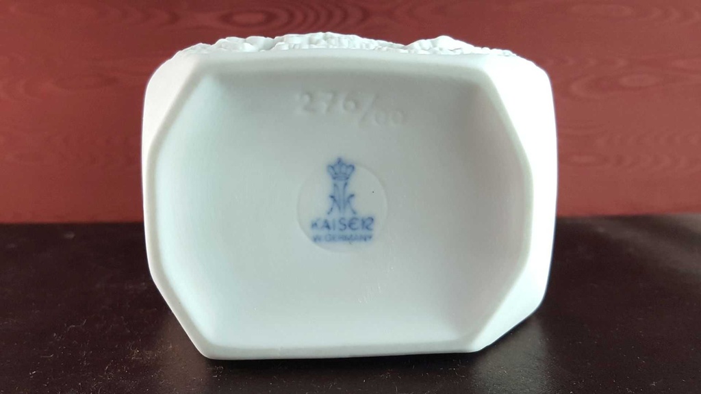 [45814043] Vase 18,5 cm AK Kaiser Porzellan Weiß gebraucht - sehr gut Bild 6