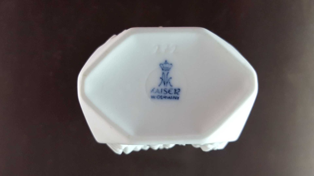 [45814045] Vase 13,1 cm AK Kaiser Porzellan Weiß gebraucht - sehr gut Bild 6