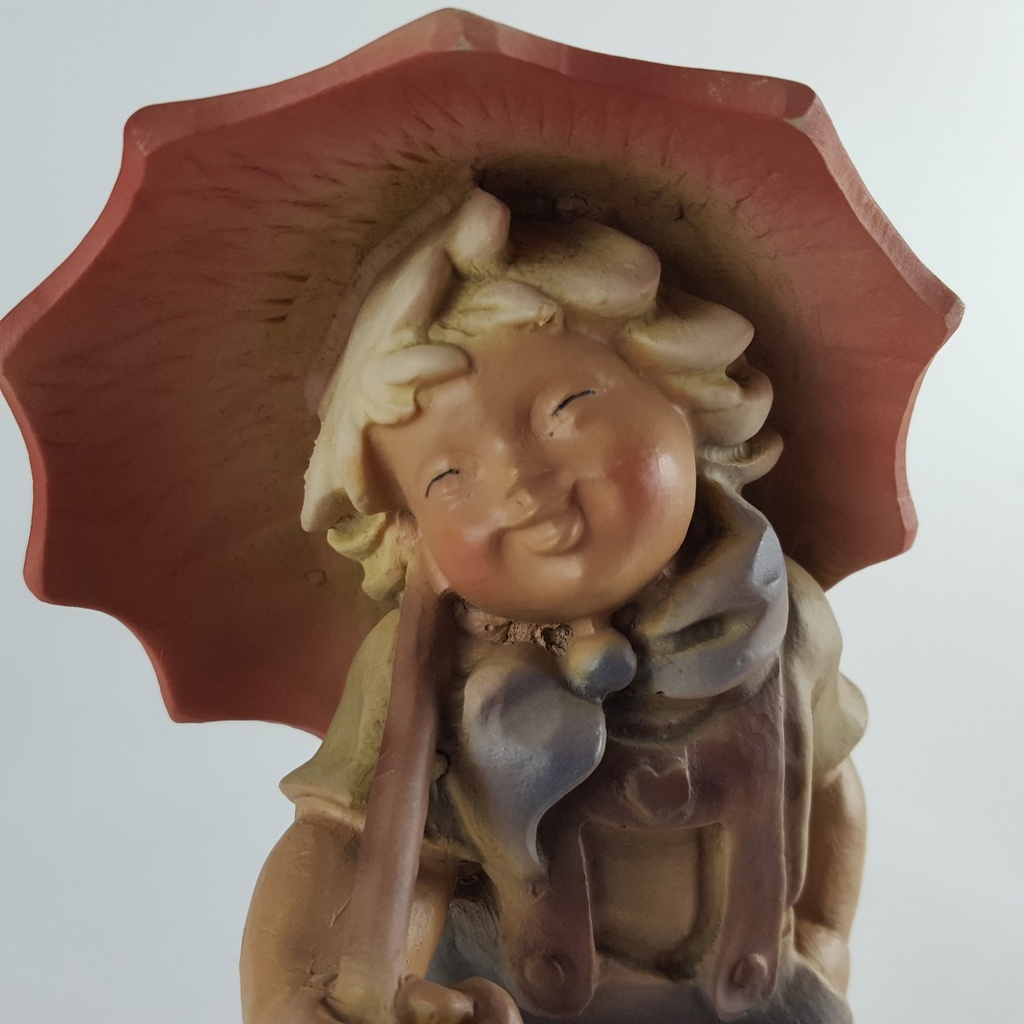 [458140656] Deutsche Handarbeit Keramik Figur Junge Regenschirm Eichhörnchen H 17,8 cm Bild 5