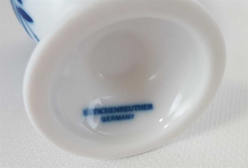 [4581470] Eierbecher auf Fuß Hutschenreuther Maria Theresia Zwiebelmuster I. Wahl gebraucht - sehr gut Bild 2