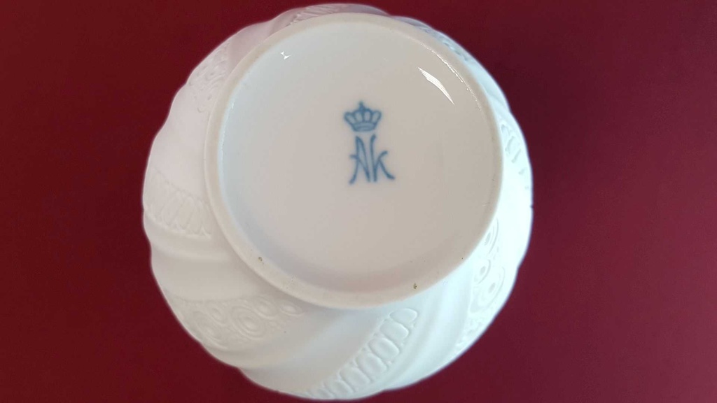 [45814862] Vase Henkelvase 23 cm AK Kaiser Porzellan Weiß gebraucht - sehr gut Bild 5