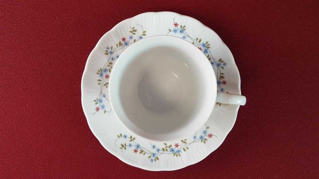 [45815065] Kaffeetasse mit Untertasse Winterling Kirchenlamitz blau rot Blümchen Relief Wellenrand gebraucht - gut Bild 3