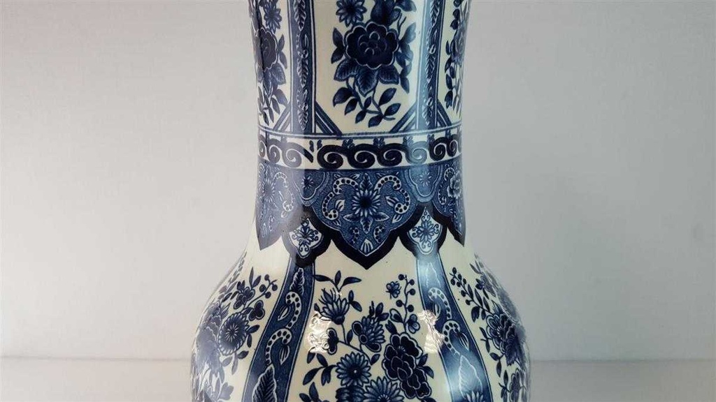 [45815549] Vase 31,5 cm Royal Sphinx Maastricht Delfts florales Dekor gebraucht - gut Bild 3