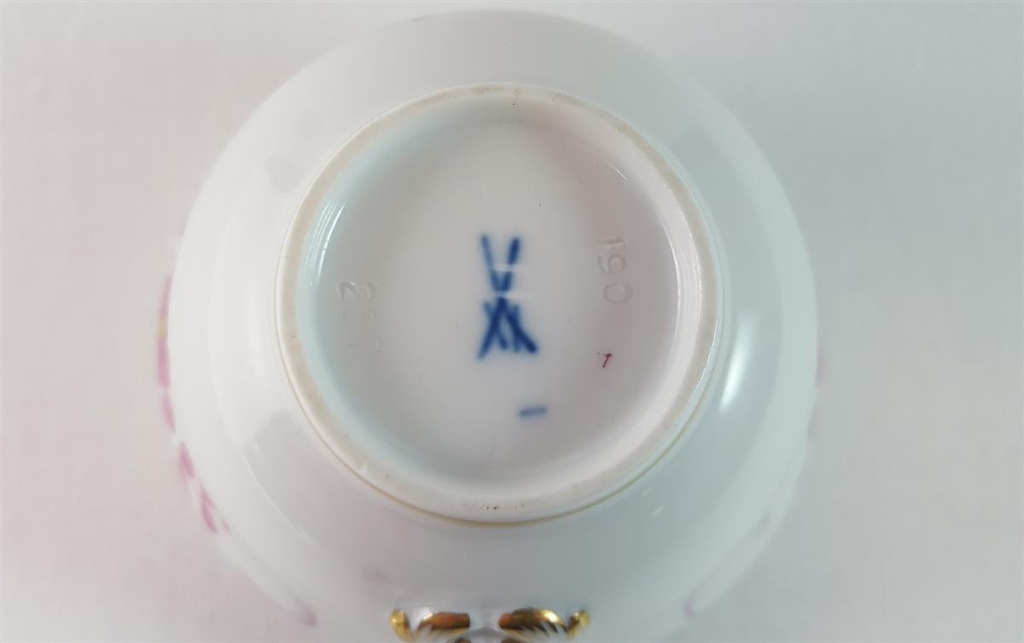 [45815618] Kaffeetasse mit Untertasse Tasse Meissen Neuer Ausschnitt Indische Malerei Purpur II. Wahl Bild 6