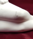 [458166029] Figur Skulptur Engel liegend Porzellan matt weiß H 9 cm Bild 6