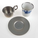 [458167142] Mokkatasse mit Untertasse Espressotasse & Zinnhalter 3tlg Bareuther Platinrand Blaue Rose gebraucht - gut Bild 4