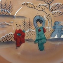 [458168478] Untertasse 13 cm Japan China Asiatisches Porzellan Geisha Perlmutt gebraucht - gut Bild 3