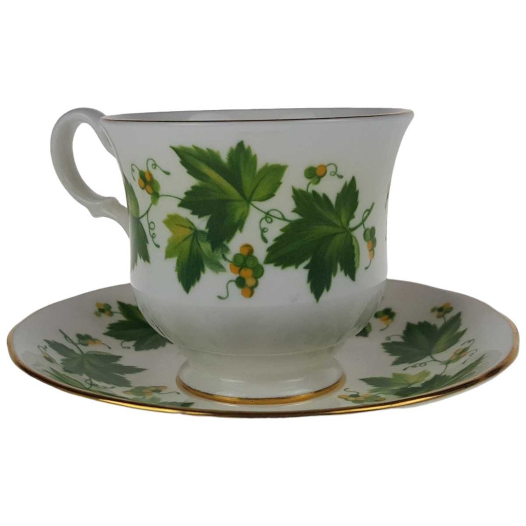 [458168501] Sammeltasse mit Untertasse 2tlg Queen Anne Bone China Trauben gebraucht - gut Bild 2