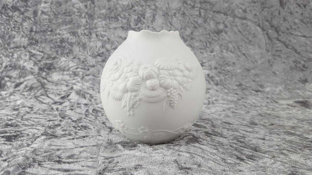 [45816858] Vase mit Signatur 11,5 cm AK Kaiser Porzellan Weiß M.Frey gebraucht - gut Bild 3