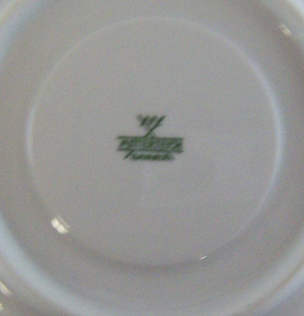 [4581696] Untertasse für Kaffee 14,7 cm Mitterteich Form 100 grüne Blume gebraucht - sehr gut Bild 3
