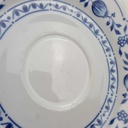 [98372] Untertasse 17,5 cm Triptis Porzellan Romantika Zwiebelmuster gebraucht - akzeptabel Bild 4
