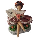 Victoria 1850 Porcelanicron Figur Frau mit einem Blumenstrauß auf Stein H 10,5 cm
