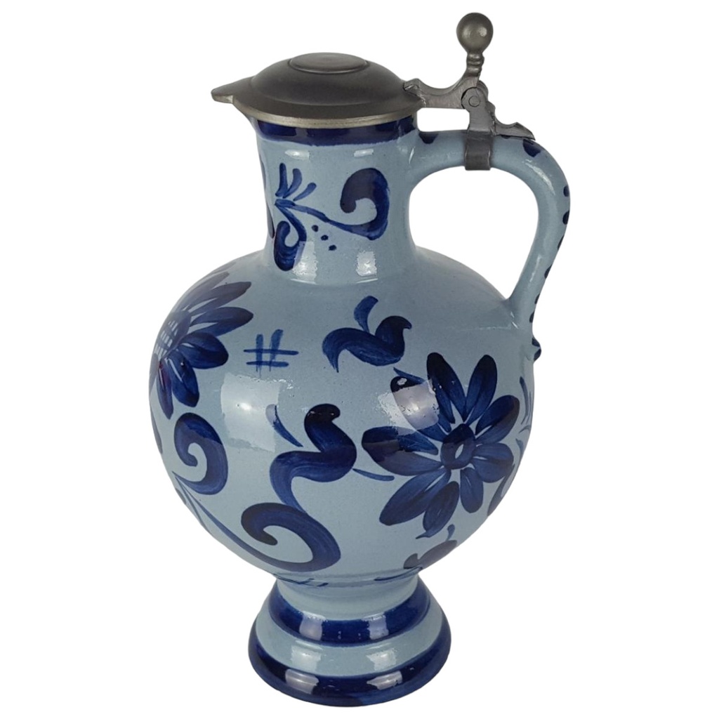 [458138018] Krug mit Zinndeckel Henkelkrug Steingut Blau H 26 cm